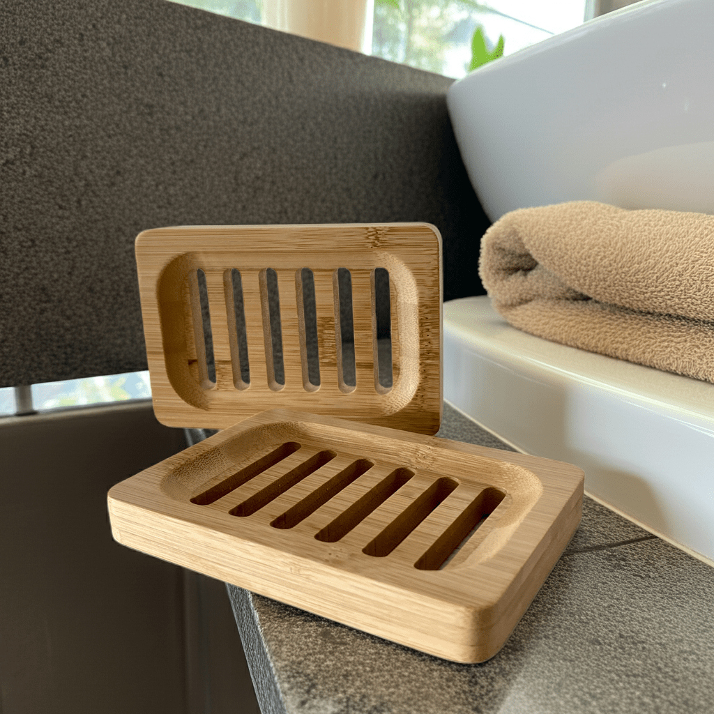 High-quality bamboo soap holder with connected bamboo strips in the centre, designed to keep soap dry with enhanced drainage and ventilation.