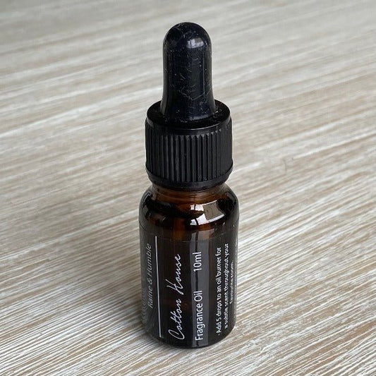 The traditional rose scent has been made fresher and more contemporary, without impacting the memories of gardens and grandmothers. Eco Fox.