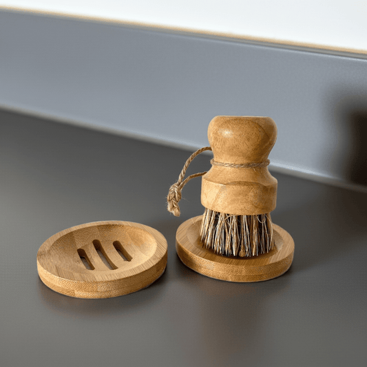 This natural brush is perfect for cutlery, pots, and pans, ensuring efficient cleaning with a sustainable touch.